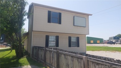 Now available, this commercially zoned building at 939 East Main - photo 3