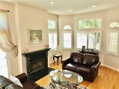 Welcome to this beautifully maintained, move-in-ready townhome - photo 5