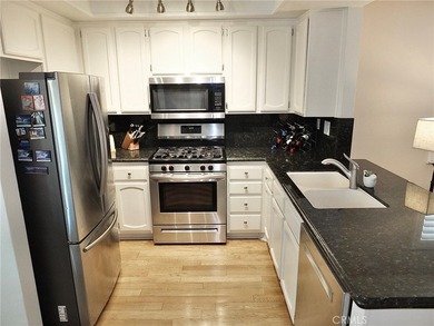 Welcome to this beautifully maintained, move-in-ready townhome - photo 8