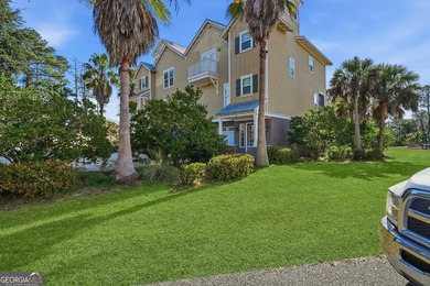 Welcome to 114 Riverfront Circle-an exceptional, fully furnished - photo 2