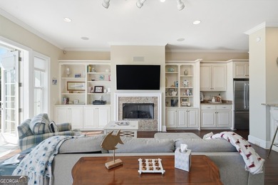 Welcome to 114 Riverfront Circle-an exceptional, fully furnished - photo 9