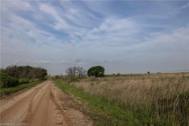 Experience the beauty and functionality of this 39.93-acre - photo 3