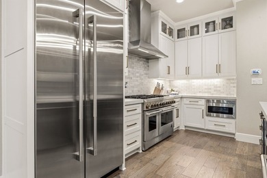 A rare opportunity to own one of the largest waterfront estates - photo 6