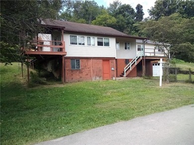 (private lake, pond, creek) Home For Sale in Centerville Pennsylvania