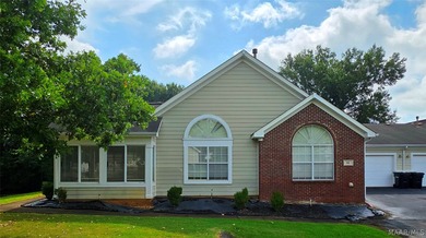 GATED COMMUNITY RESORT-STYLE LIVING! Charming Patio-Home Style - photo 1