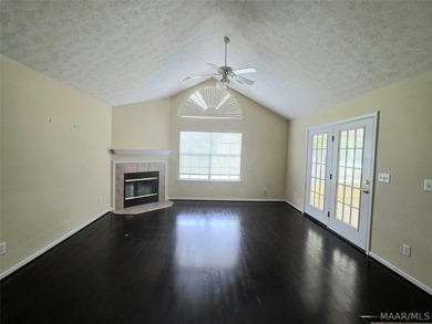 GATED COMMUNITY RESORT-STYLE LIVING! Charming Patio-Home Style - photo 2