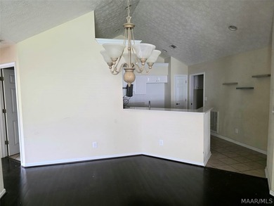 GATED COMMUNITY RESORT-STYLE LIVING! Charming Patio-Home Style - photo 3