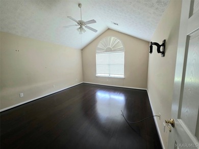 GATED COMMUNITY RESORT-STYLE LIVING! Charming Patio-Home Style - photo 9