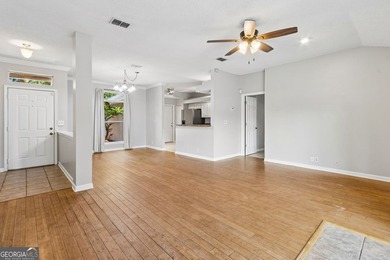 Located in popular neighborhood just minutes from Kings Bay - photo 2