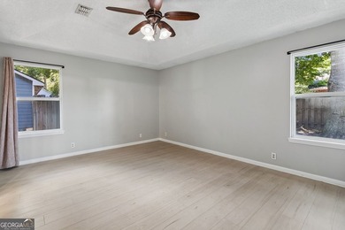 Located in popular neighborhood just minutes from Kings Bay - photo 5