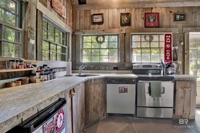 Located in the Montrose area of Fairhope. This one-of-a-kind - photo 11