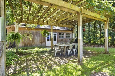 Located in the Montrose area of Fairhope. This one-of-a-kind - photo 21