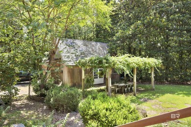 Located in the Montrose area of Fairhope. This one-of-a-kind - photo 22
