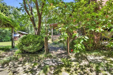 Located in the Montrose area of Fairhope. This one-of-a-kind - photo 23