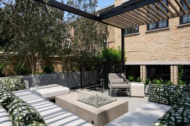 Perfectly positioned in the heart of East Lincoln Park, this - photo 10