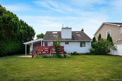 Charming 4-bedroom, 2-bath Cape in a desirable Massapequa - photo 12