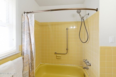 Move right into this bright and airy home! Open concept floor - photo 18