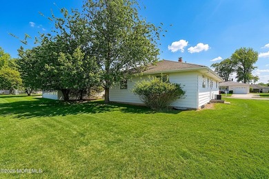 Move right into this bright and airy home! Open concept floor - photo 20