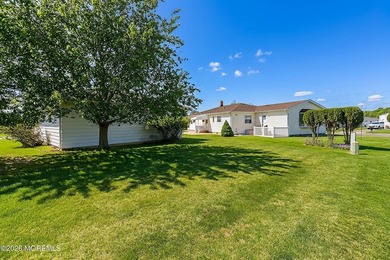 Move right into this bright and airy home! Open concept floor - photo 21
