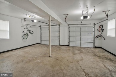 Welcome to your new home in the highly sought-after Montclair/ - photo 34