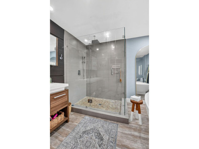 Renovated and ready to move in. This property has it all, open - photo 40