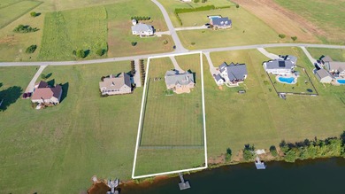 Welcome to 105 N Stallion Drive, where peaceful lakefront living - photo 49