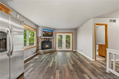 Welcome home to the perfect blend of comfort, outdoor living - photo 4