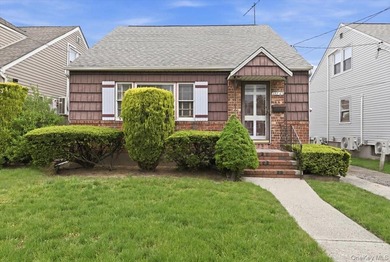 Cape Cod style detached home with 3/4 bedrooms and 1 full bath - photo 2