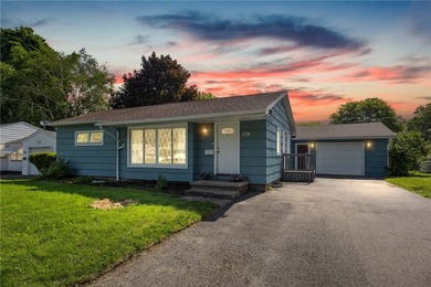 Adorable 2-3 bedroom ranch nestled in an established Greece - photo 2