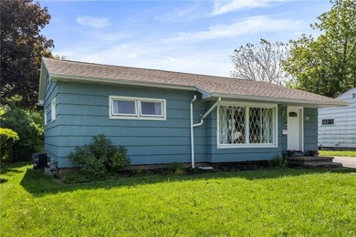 Adorable 2-3 bedroom ranch nestled in an established Greece - photo 3