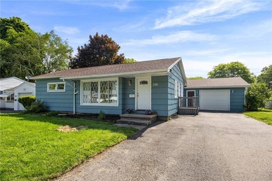 Adorable 2-3 bedroom ranch nestled in an established Greece - photo 4