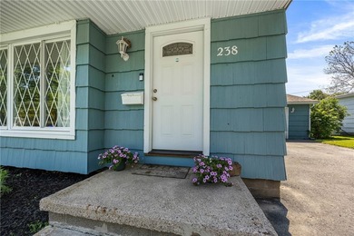 Adorable 2-3 bedroom ranch nestled in an established Greece - photo 5