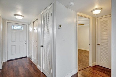 Back on the market. Experience the perfect blend of comfort and - photo 12