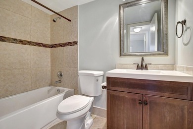 Back on the market. Experience the perfect blend of comfort and - photo 14
