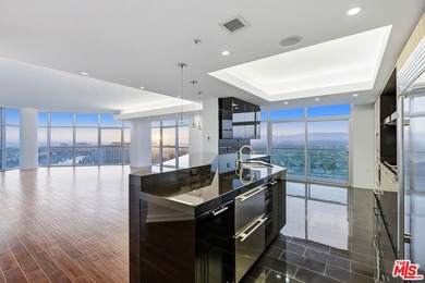 Welcome to the crown jewel of Marina Pointe Drive! An - photo 15