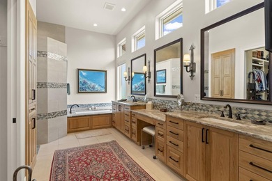 Experience refined luxury living in this exceptional golf course - photo 15