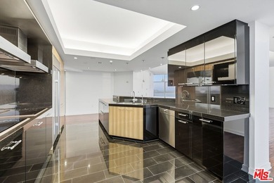 Welcome to the crown jewel of Marina Pointe Drive! An - photo 16