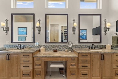 Experience refined luxury living in this exceptional golf course - photo 16