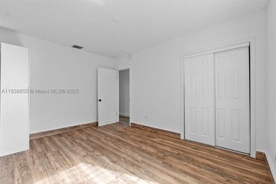 Experience the island lifestyle in this charming 3-bedroom - photo 17