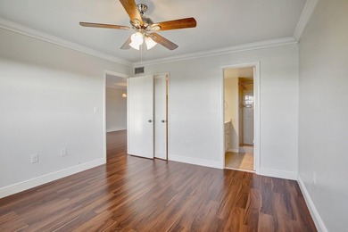 Back on the market. Experience the perfect blend of comfort and - photo 19