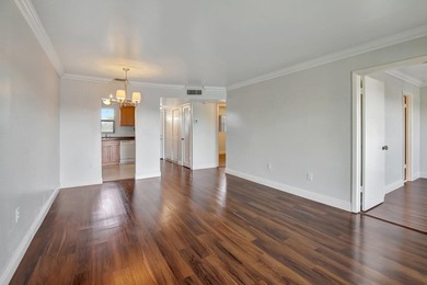 Back on the market. Experience the perfect blend of comfort and - photo 20