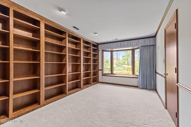 GRANDIOSE, CUSTOM BUILT HOME WITH LARGE SPACES THROUGHOUT ON - photo 22