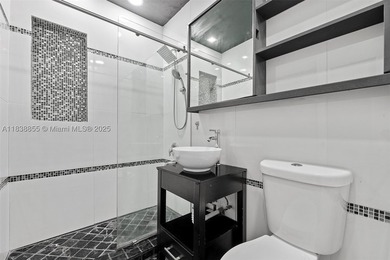 Experience the island lifestyle in this charming 3-bedroom - photo 24