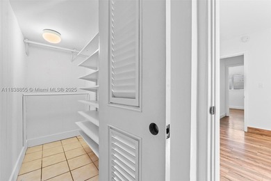 Experience the island lifestyle in this charming 3-bedroom - photo 25