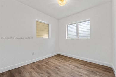 Experience the island lifestyle in this charming 3-bedroom - photo 28