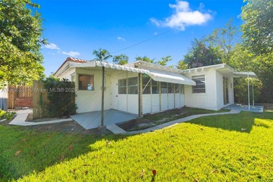 Experience the island lifestyle in this charming 3-bedroom - photo 32