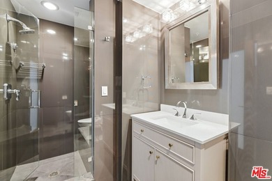 Welcome to the crown jewel of Marina Pointe Drive! An - photo 35