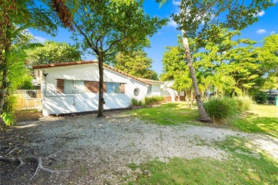 Experience the island lifestyle in this charming 3-bedroom - photo 35