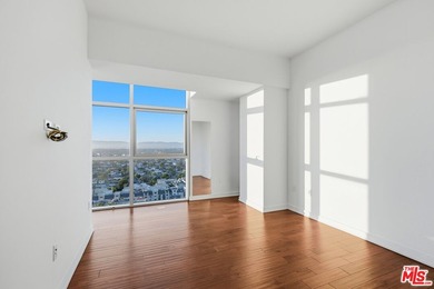 Welcome to the crown jewel of Marina Pointe Drive! An - photo 36