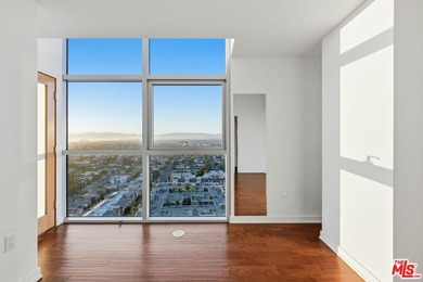 Welcome to the crown jewel of Marina Pointe Drive! An - photo 37